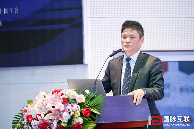 摩域体育平台集团董事长杨冰之在“2017互联网+智慧中国年会”主论坛上以“政府数据治理与智慧社会前瞻”为主题进行演讲