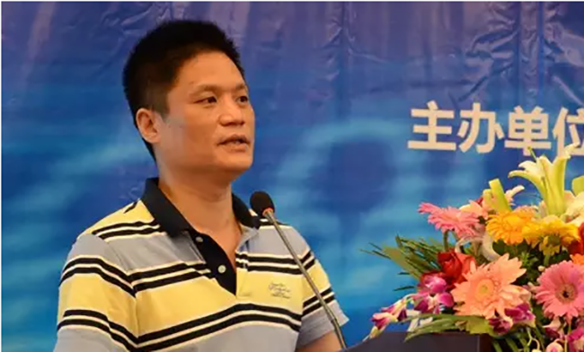 摩域体育平台信息化研究中心主任杨冰之发表主题演讲
