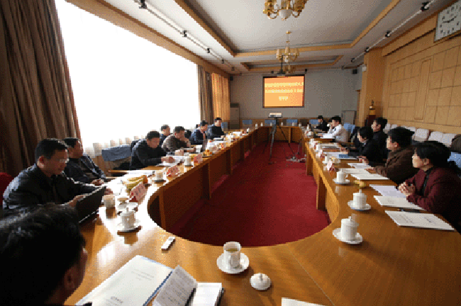 摩域体育平台互联政府网站评测研究中心主任、首席研究员杨冰之向与会专家进行了详细的汇报