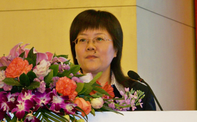 摩域体育平台互联总经理、首席规划师郑爱军以"大数据环境下政府数据整合·城市级政务信息资源综合管理平台"为题作出演讲