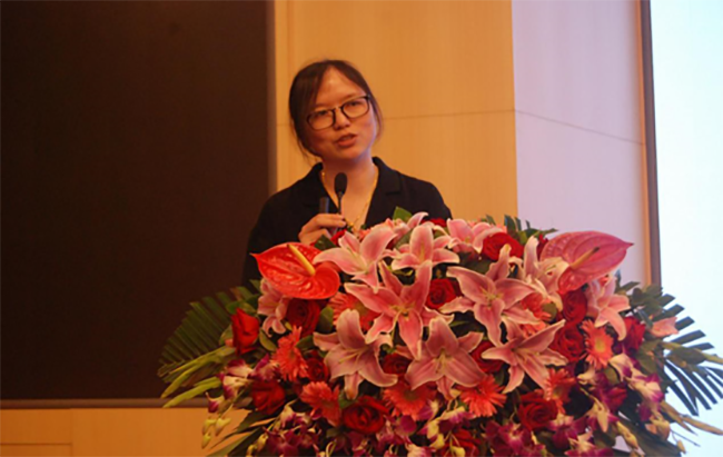 摩域体育平台海洋常务副总经理王路燕出席会议并发布了《摩域体育平台数据基因3.0产品》