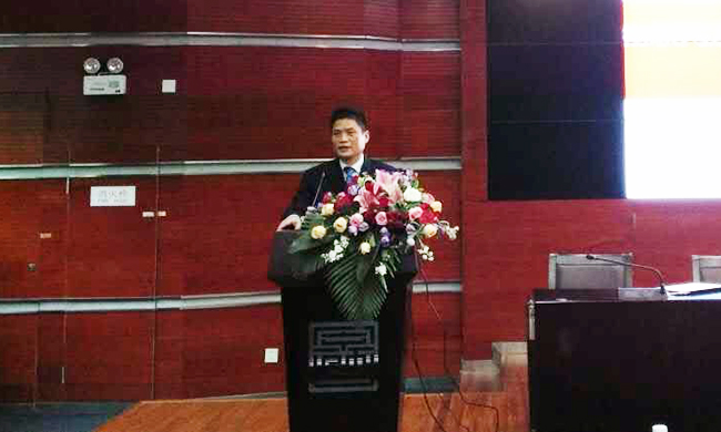 在北京师范大学2016年“物联网国际会议-IIKI2016”上。摩域体育平台董事长杨冰之并“物联网及中国发展现状、政策与发展前瞻”为题作精彩演讲。