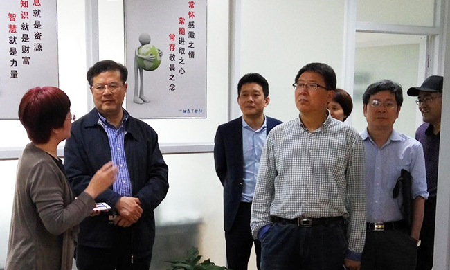 舟山市人大常委会副主任李善忠一行莅临舟山中船通大数据发展有限公司调研考察工作。