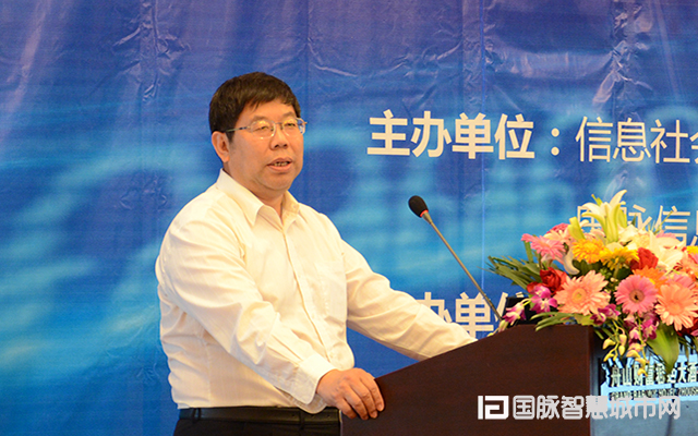 在“2015中国互联网+信息社会高端论坛”上，北京拓尔思信息技术股份有限公司副总裁刘瑞宝发表主题演讲。